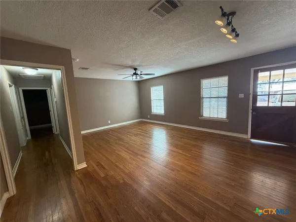 $1,600 | 127 Hillcrest Drive, Luling, TX 78648