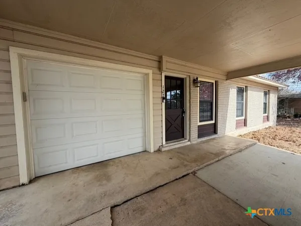 $1,600 | 127 Hillcrest Drive, Luling, TX 78648