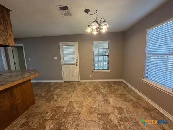 $1,600 | 127 Hillcrest Drive, Luling, TX 78648