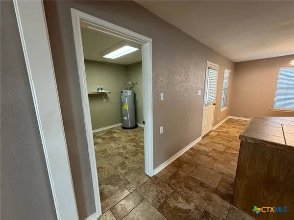 $1,600 | 127 Hillcrest Drive, Luling, TX 78648