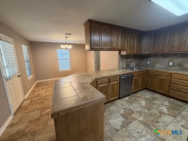 $1,600 | 127 Hillcrest Drive, Luling, TX 78648