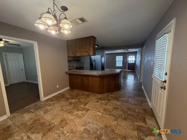 $1,600 | 127 Hillcrest Drive, Luling, TX 78648