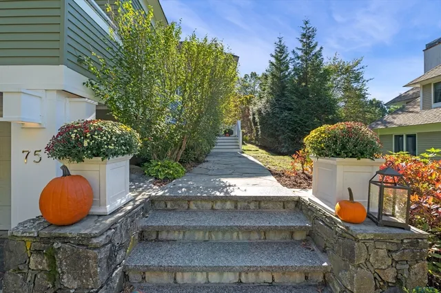 $1,250,000 | 75 Country Club Way, Ipswich, MA 01938