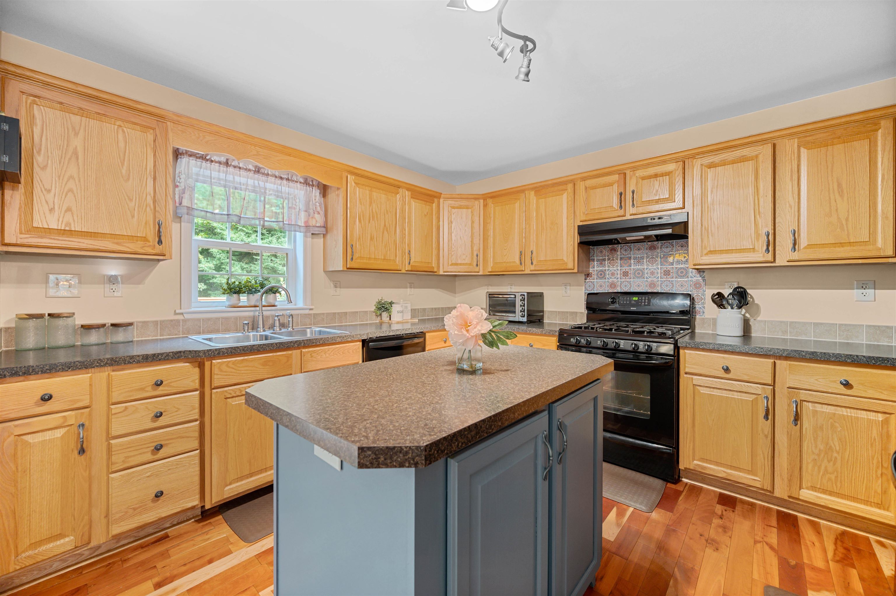 176 Pioneer Road Hinesburg, VT 05461 - Photo 19 of 60 Gallery Image 19