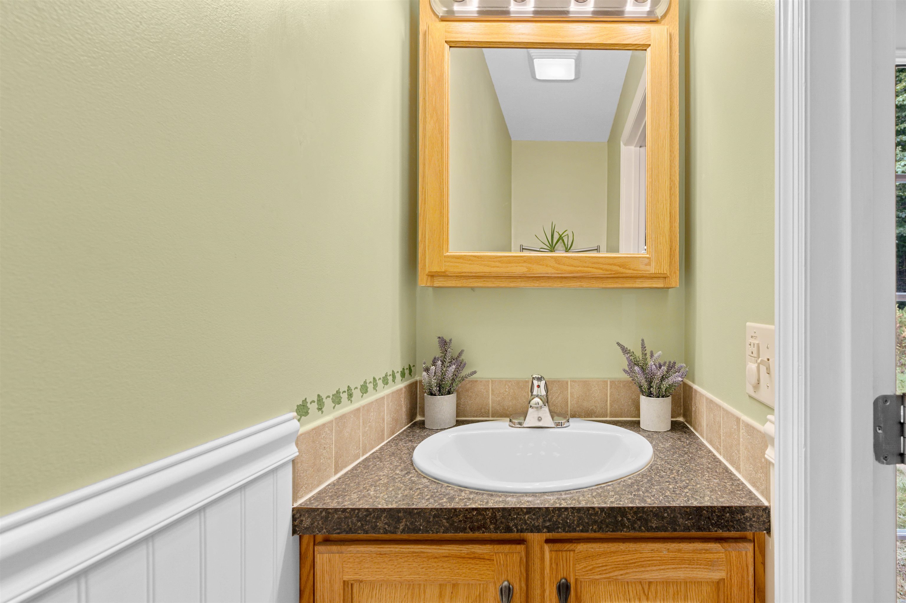 176 Pioneer Road Hinesburg, VT 05461 - Photo 22 of 60 Gallery Image 22