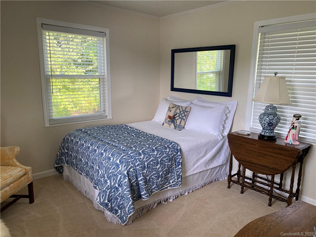 17922 Harbor Road Charlotte, NC 28278 - Photo 4 of 14 Gallery Image 4