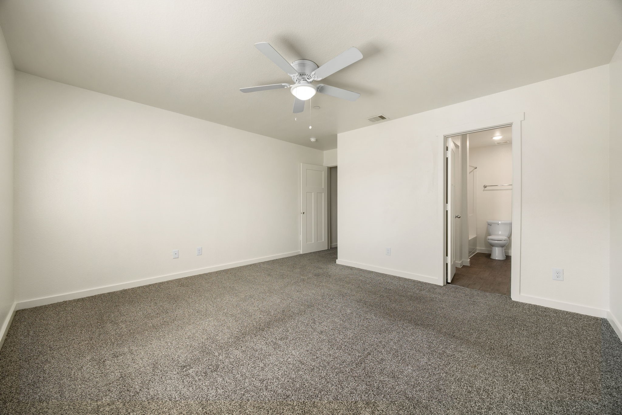 21155 Gosling Road, Unit 30 Spring, TX 77388 - Photo 15 of 32 an empty room with closet and ceiling fan