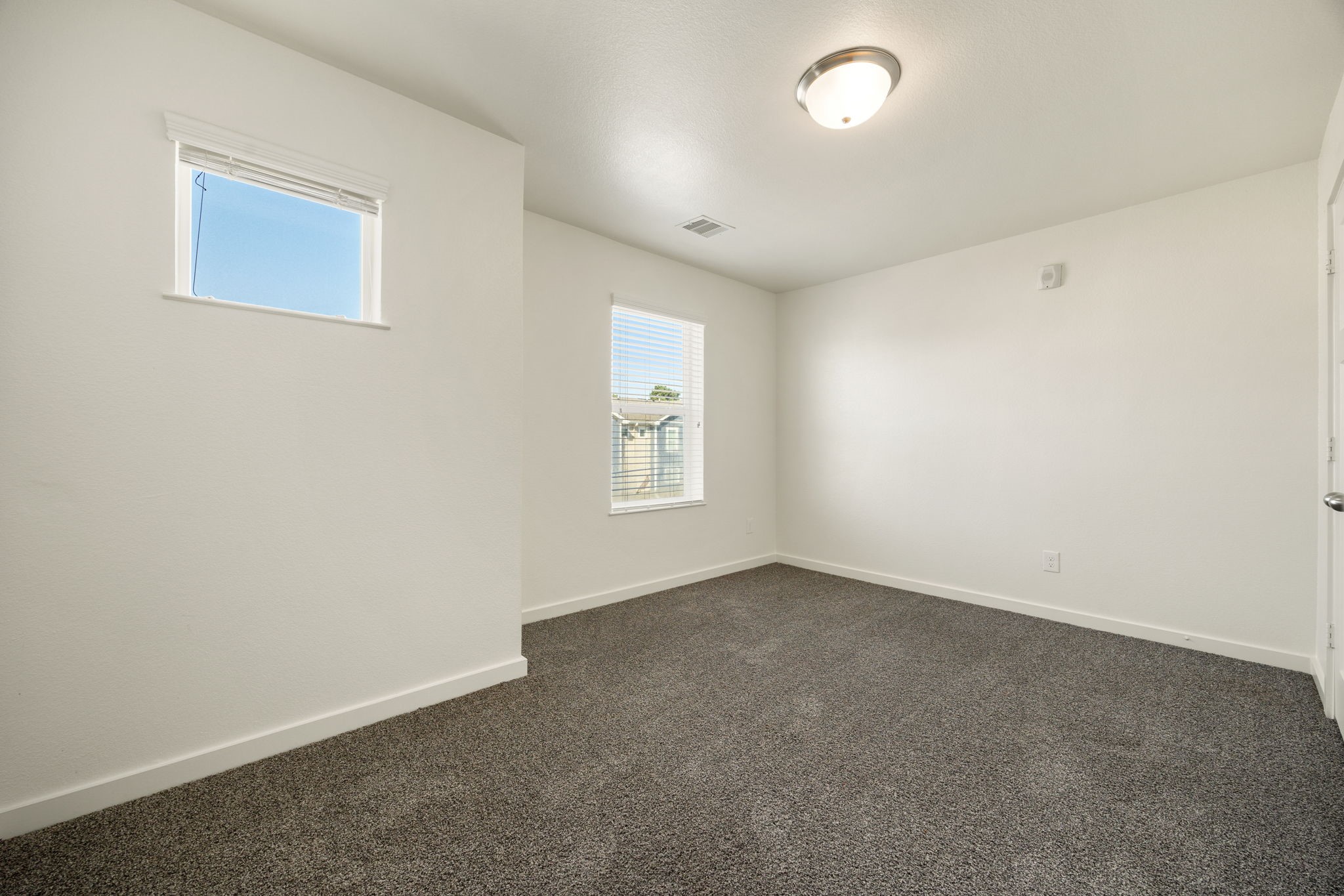 21155 Gosling Road, Unit 30 Spring, TX 77388 - Photo 27 of 32 an empty room with windows
