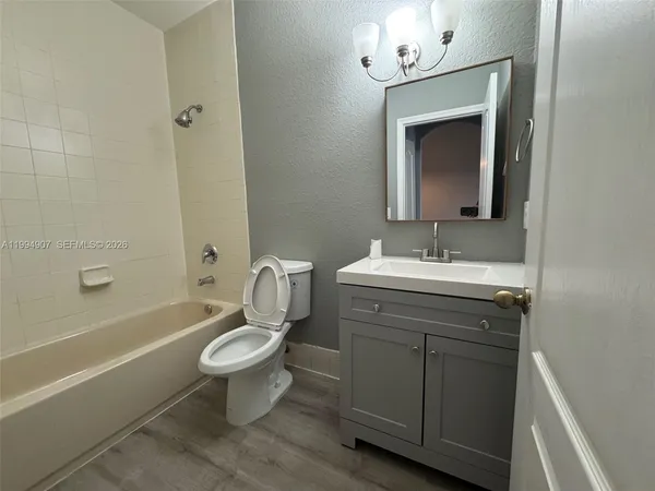 $188,000 | 2731 Southeast 17th Avenue, Unit 207, Homestead, FL 33035