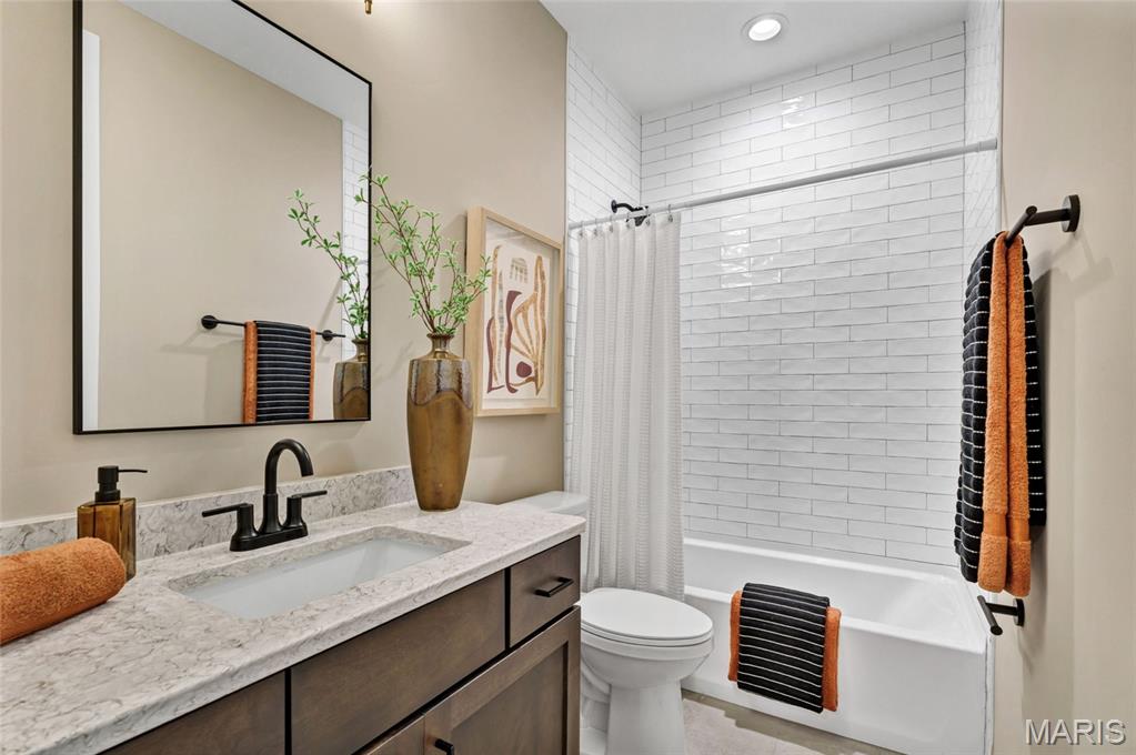 9411 Gates Manor Court Sunset Hills, MO 63126 - Photo 4 of 20