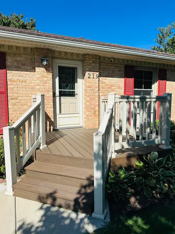 a view of entryway front of house