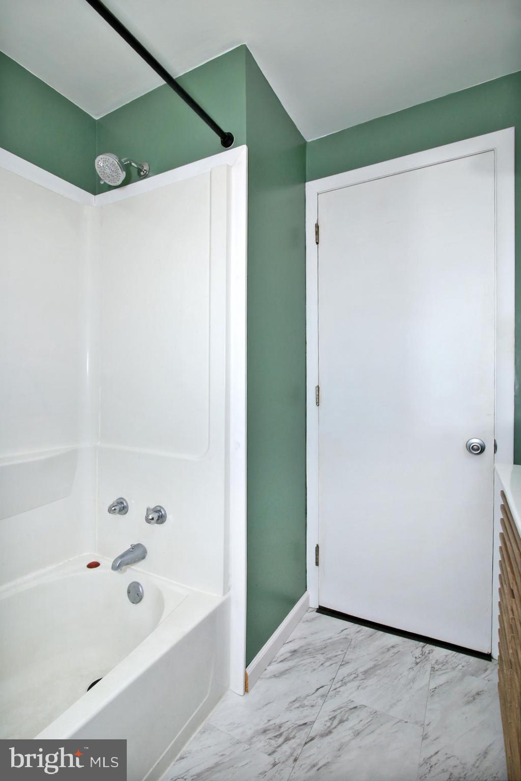 1217 Broadway Boulevard Reading, PA 19607 - Photo 19 of 35 a bathroom with a bathtub and a shower