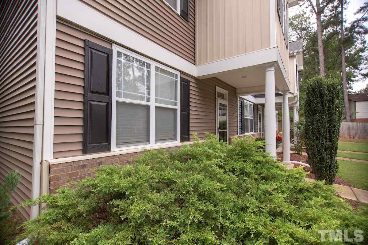 160 Pineland Circle Raleigh, NC 27606 - Photo 2 of 25