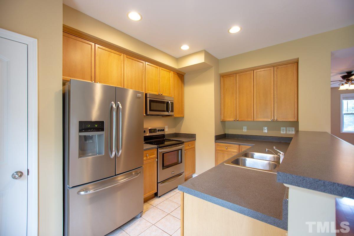 160 Pineland Circle Raleigh, NC 27606 - Photo 11 of 25