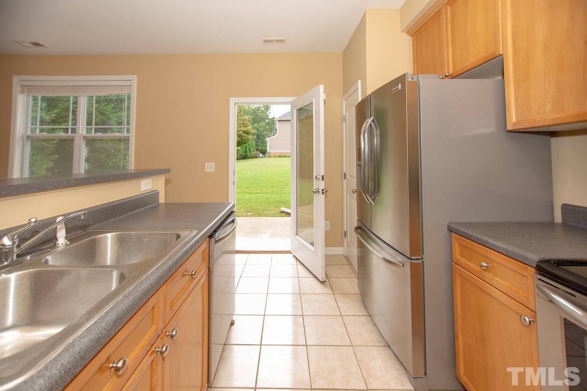 160 Pineland Circle Raleigh, NC 27606 - Photo 13 of 25