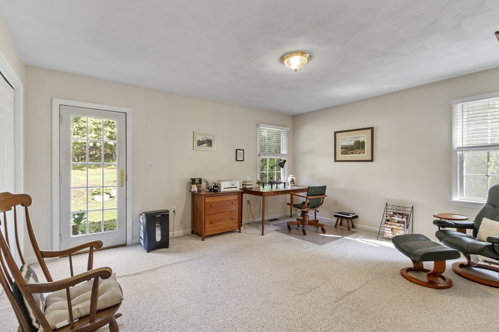 64 Harrison Avenue Wakefield, MA 01880 - Photo 13 of 37