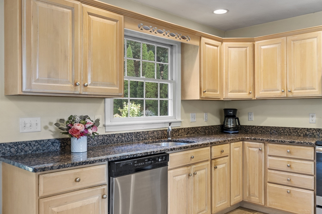 64 Harrison Avenue Wakefield, MA 01880 - Photo 8 of 37