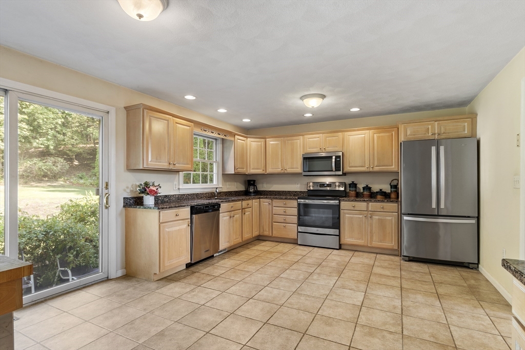 64 Harrison Avenue Wakefield, MA 01880 - Photo 9 of 37