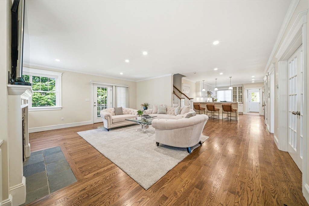 35 Marshall Road Wellesley, MA 02482 - Photo 4 of 42