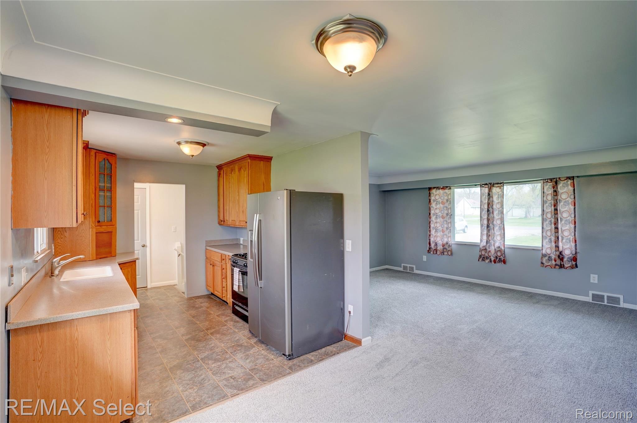 6237 East Pierson Road Flint, MI 48506 - Photo 13 of 29 6237 E Pierson Rd 23.jpg