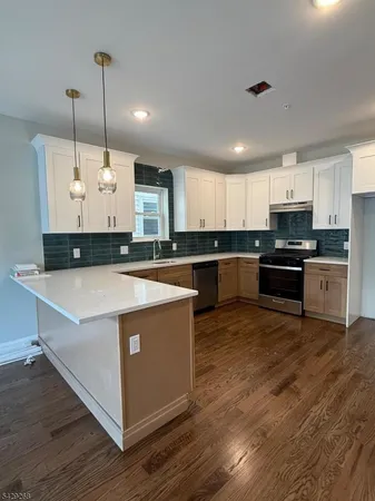 $2,895 | 221 South 11th Street, Unit 2, Newark, NJ 07107