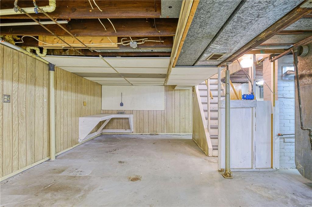 1224 Eckert Road Monaca, PA 15061 - Photo 14 of 18 a view of a garage