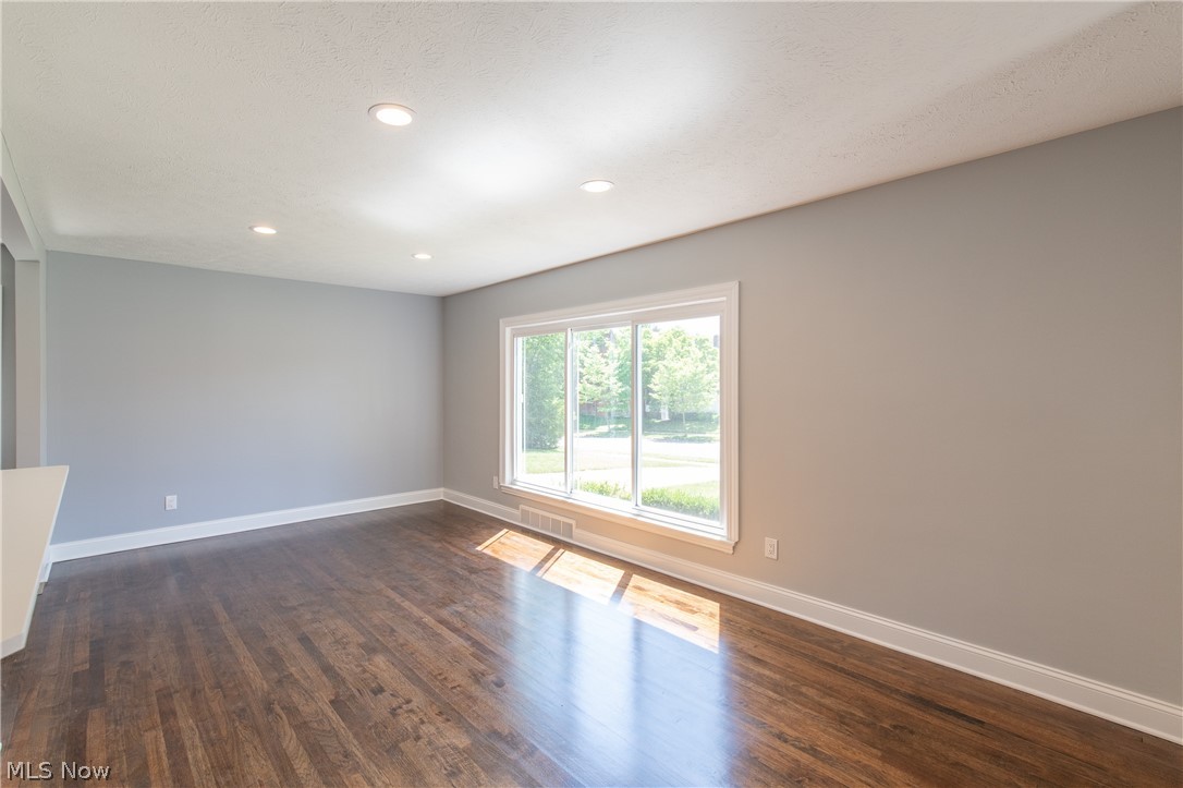 2187 Vernon Road Cleveland, OH 44118 - Photo 10 of 27