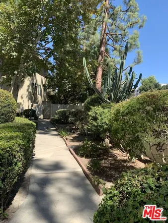 $3,200 | 11138 Aqua Vista Street, Unit 60, North Hollywood, CA 91602