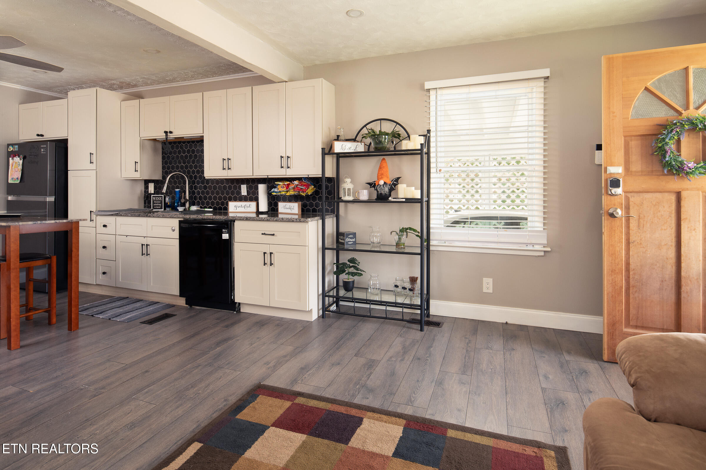 925 Summer Street Loudon, TN 37774 - Photo 7 of 14 living room