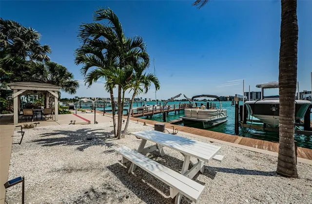$1,324,000 | 479 East Shore Drive, Unit 8, Clearwater, FL 33767