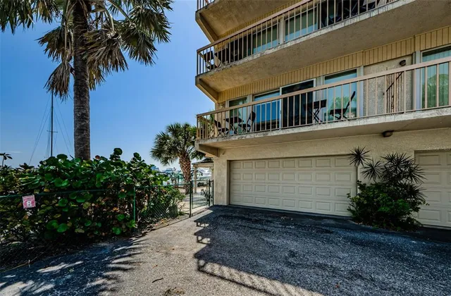 $1,324,000 | 479 East Shore Drive, Unit 8, Clearwater, FL 33767