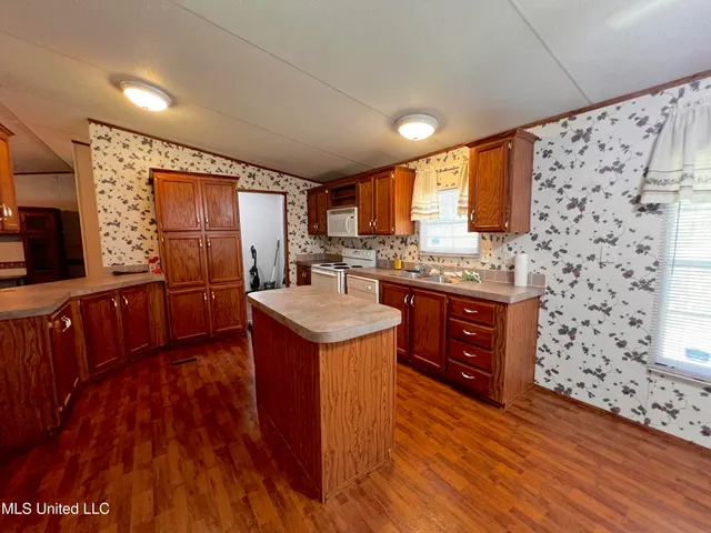 $219,000 | 7511 Midway Road, Raymond, MS 39154