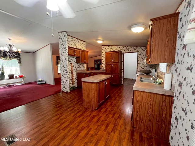 $219,000 | 7511 Midway Road, Raymond, MS 39154