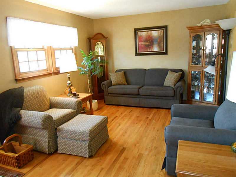 81 Old York Road Washington, PA 15301 - Photo 2 of 15 Living Room.