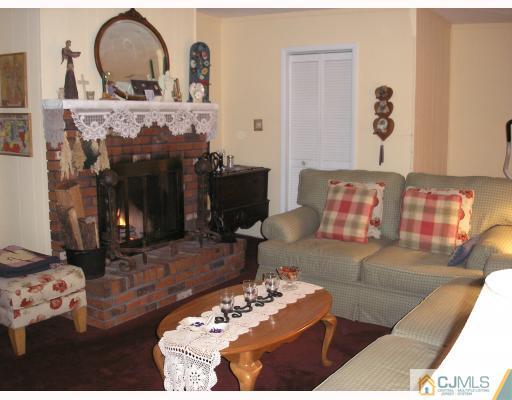 43 West Knollwood Road Edison, NJ 08817 - Photo 8 of 9 Gallery Image 8