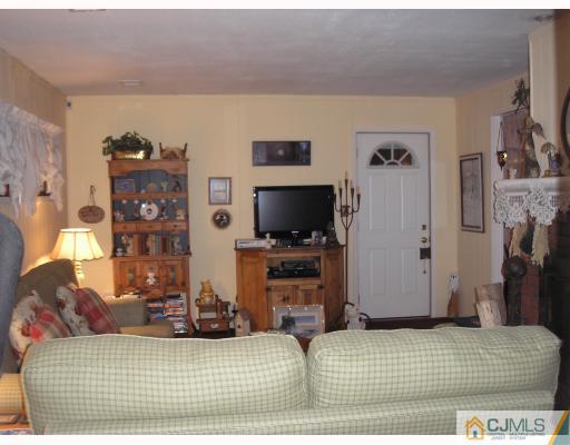 43 West Knollwood Road Edison, NJ 08817 - Photo 9 of 9 Gallery Image 9