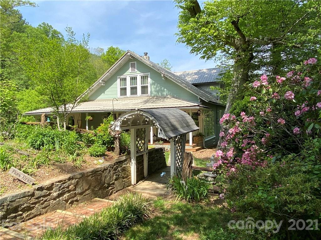 39 Baileys Peak Road Spruce Pine, NC 28777 - Photo 2 of 47 a front view of a house with garden