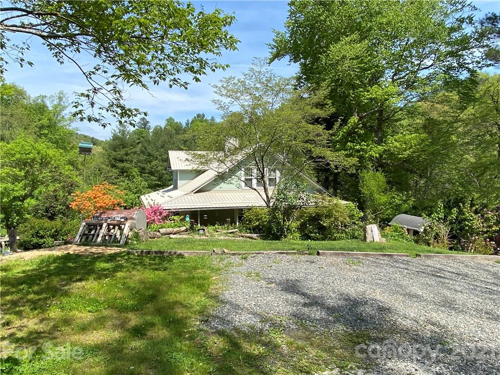 39 Baileys Peak Road Spruce Pine, NC 28777 - Photo 29 of 47 a view of a park with large trees