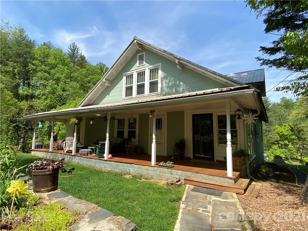 39 Baileys Peak Road Spruce Pine, NC 28777 - Photo 31 of 47 a view of a house with garden and porch