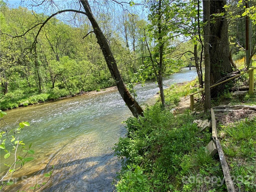 39 Baileys Peak Road Spruce Pine, NC 28777 - Photo 36 of 47 a view of a backyard