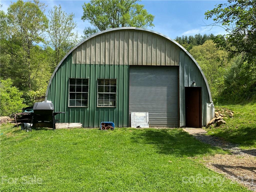 39 Baileys Peak Road Spruce Pine, NC 28777 - Photo 41 of 47 a front view of house with yard and green space