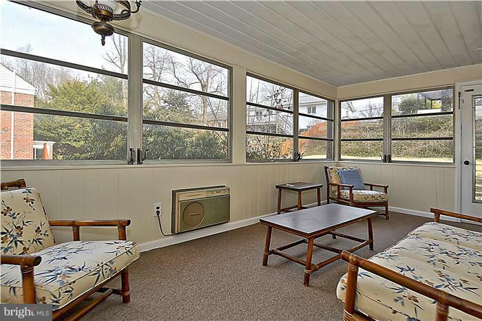 414 Mansfield Road Silver Spring, MD 20910 - Photo 14 of 27 Interior (General)