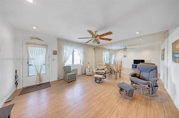 $75,000 | 15600 Northeast 6th Avenue, Unit 28D, Miami, FL 33162