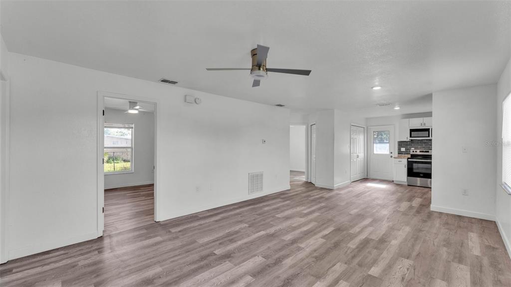 1050 Reynolds Road Lakeland, FL 33801 - Photo 5 of 34 Gallery Image 5