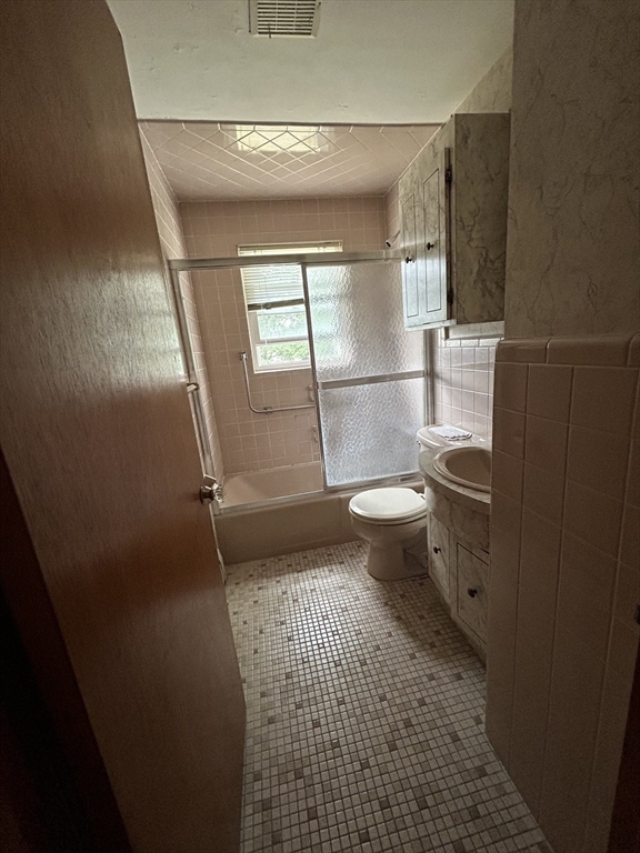 39 Longmeadow Road Beverly, MA 01915 - Photo 10 of 12 a bathroom with a toilet and a shower