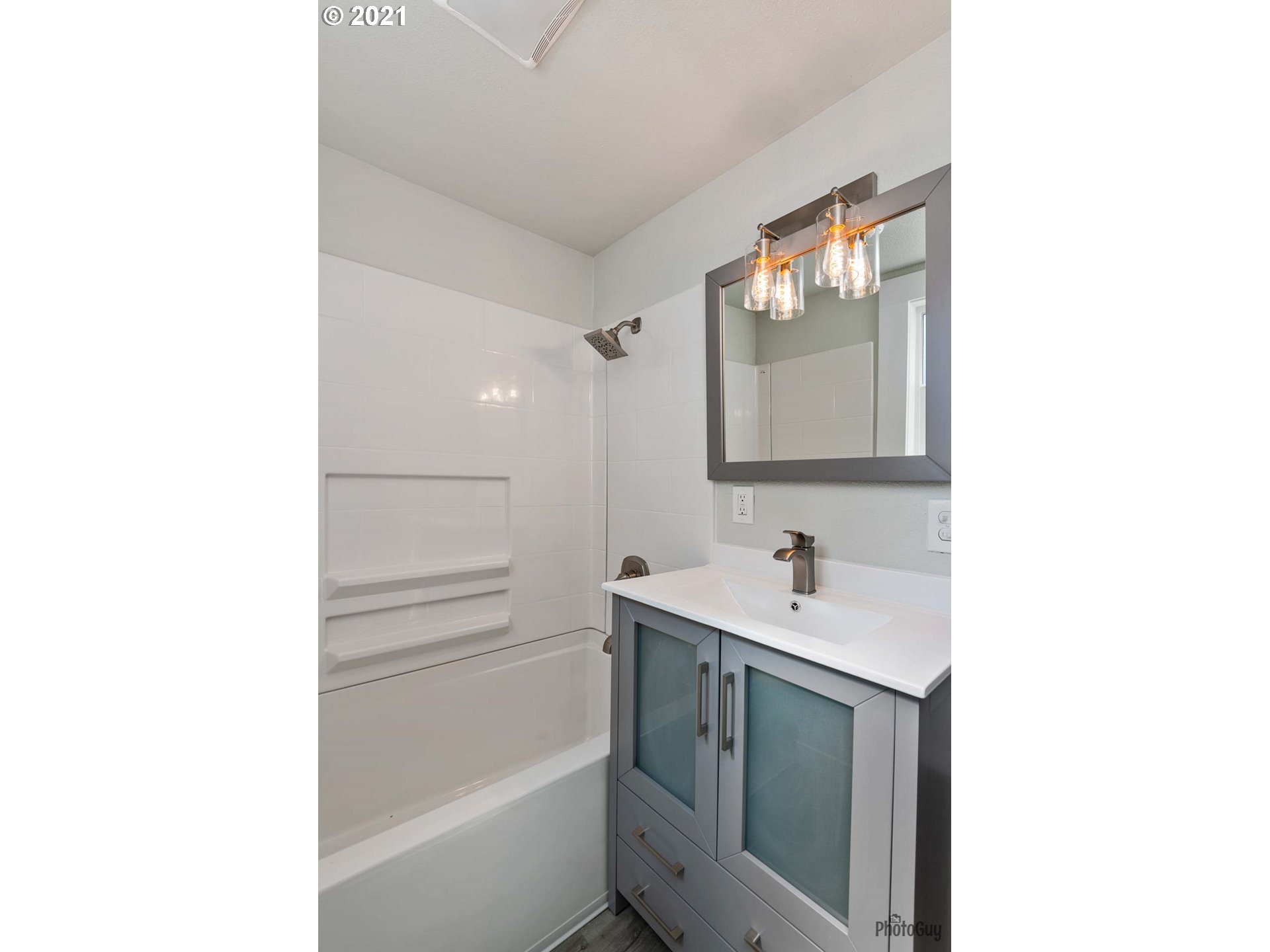 335 North 51st Street Springfield, OR 97478 - Photo 13 of 31