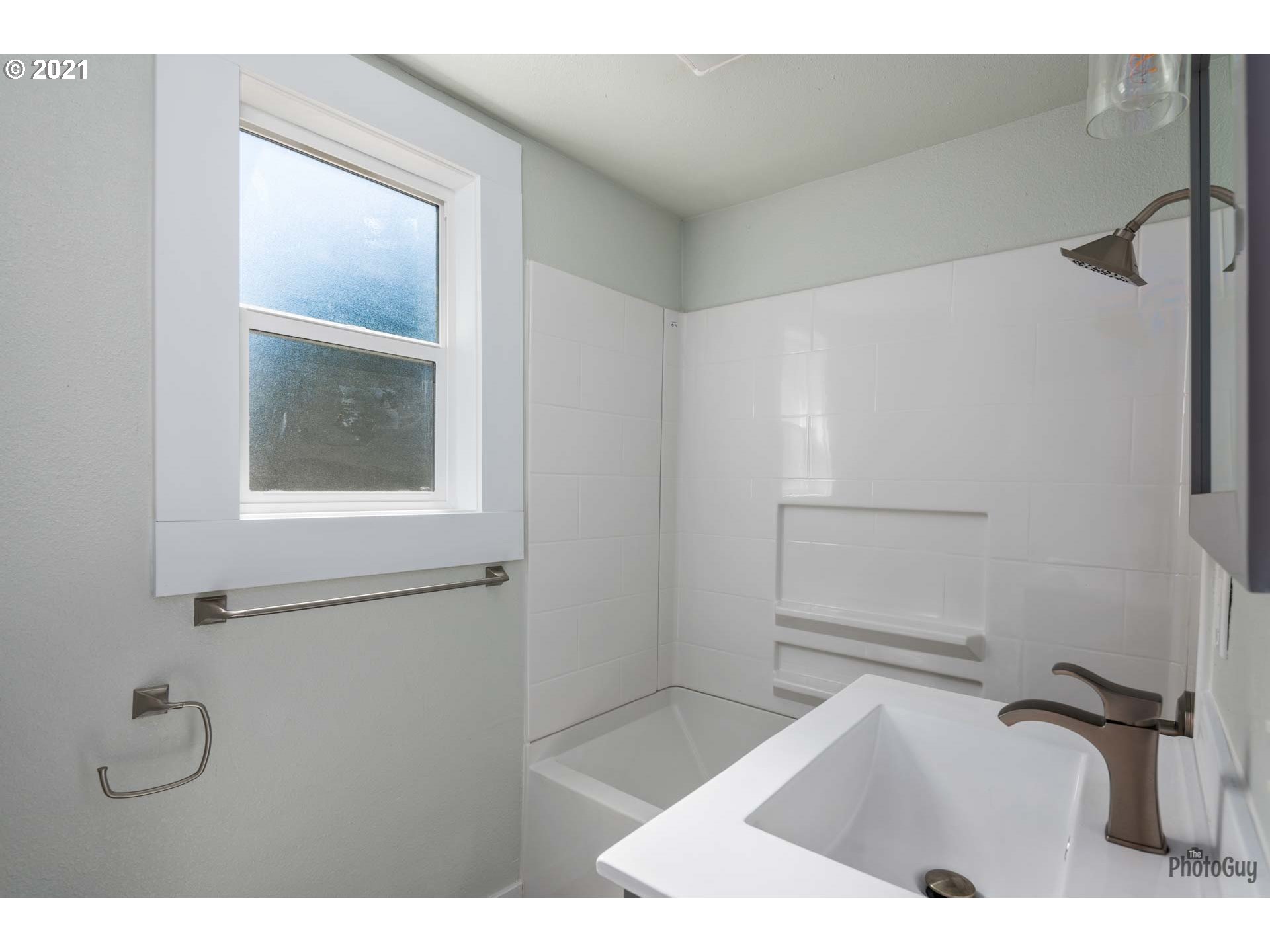 335 North 51st Street Springfield, OR 97478 - Photo 14 of 31