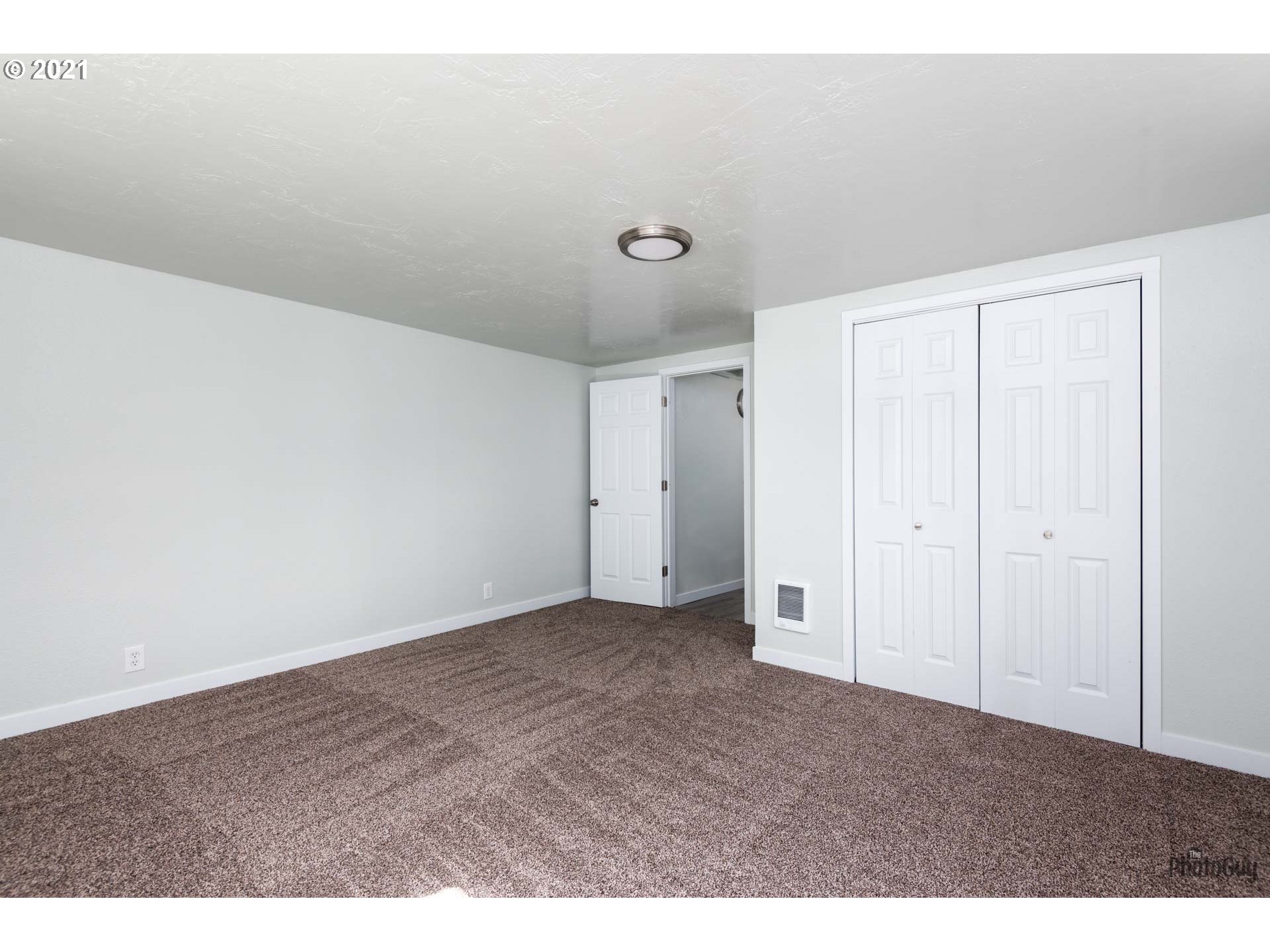 335 North 51st Street Springfield, OR 97478 - Photo 17 of 31