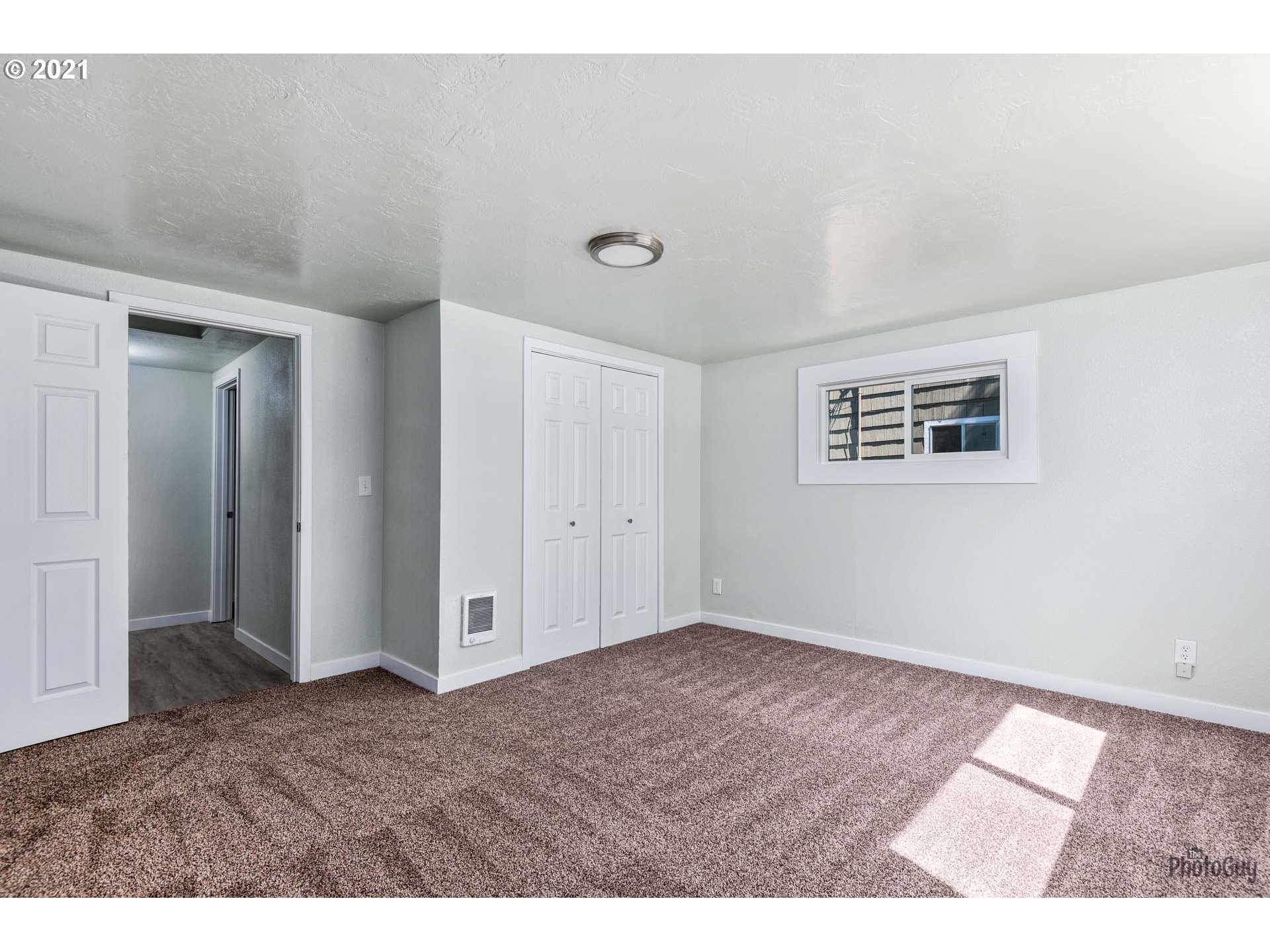 335 North 51st Street Springfield, OR 97478 - Photo 18 of 31