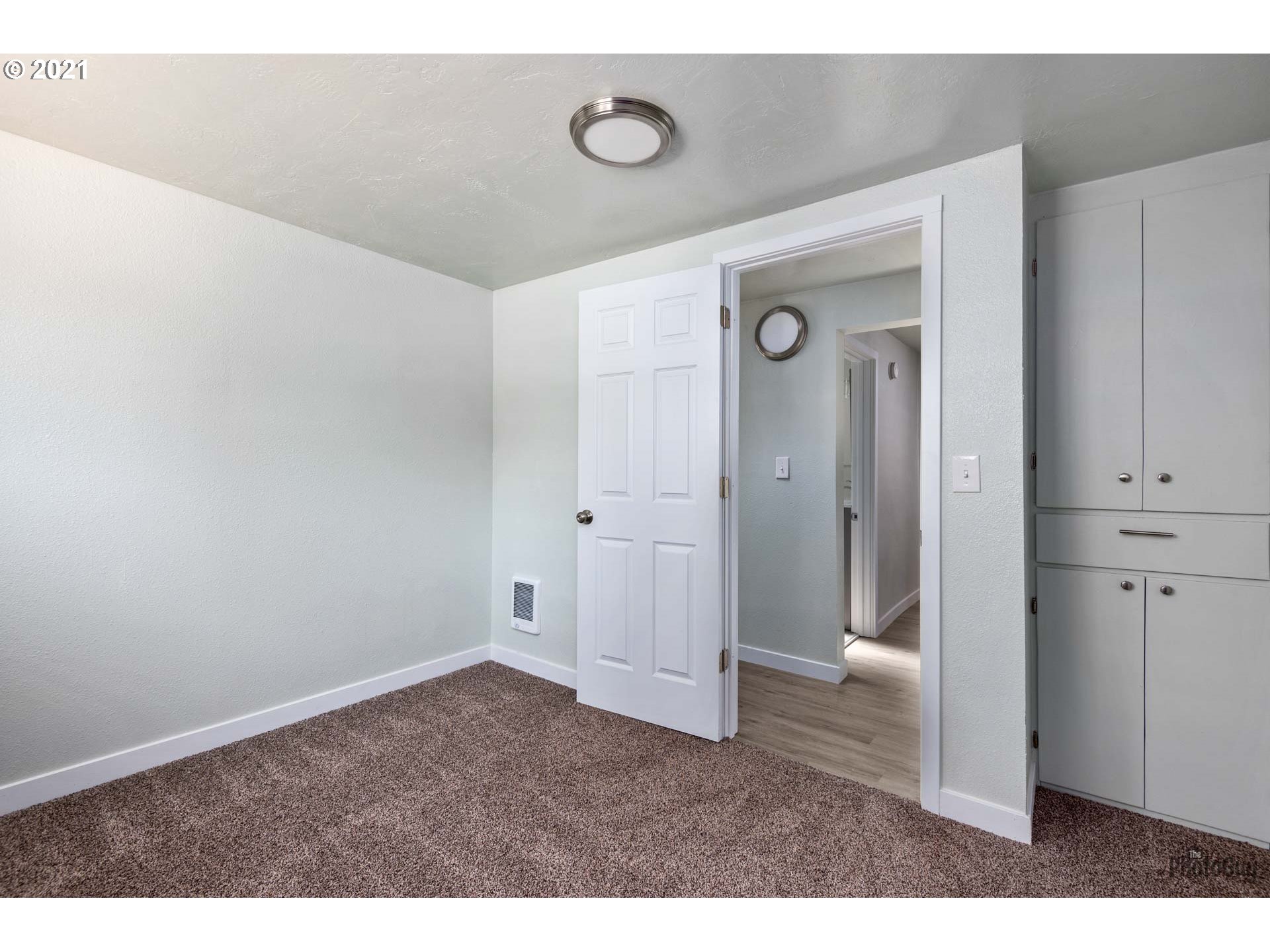 335 North 51st Street Springfield, OR 97478 - Photo 23 of 31